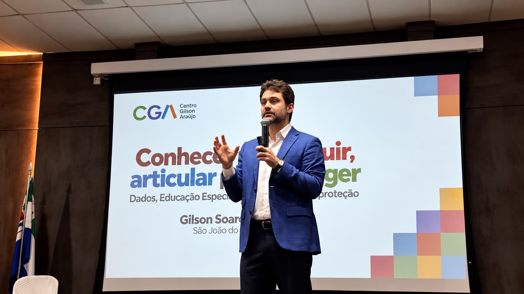 Gilson Araújo palestrando em evento do Centro Gilson Araújo